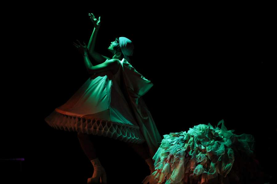 Julie J performs while presenting creations from the Zero Waste Daniel "Sustainable Fashion is a Drag" collection, during the New York Fashion Week, in Manhattan, New York City, U.S., September 15, 2025. REUTERS/Caitlin Ochs