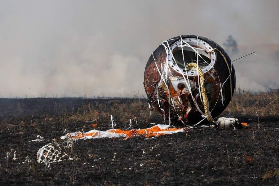 Спускаемый аппарат Бион-М №2 после посадки в Оренбургской области