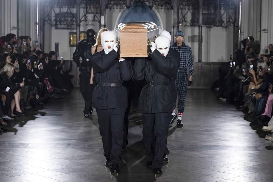 LONDON, ENGLAND - SEPTEMBER 18: A model walks the runway during the Prototypes Ready to Wear Spring/Summer 2026 fashion show as part of London Fashion Week September 2025 at Freemasons Hall on September 18, 2025 in London, England. (Photo by Victor VIRGILE/Gamma-Rapho via Getty Images)