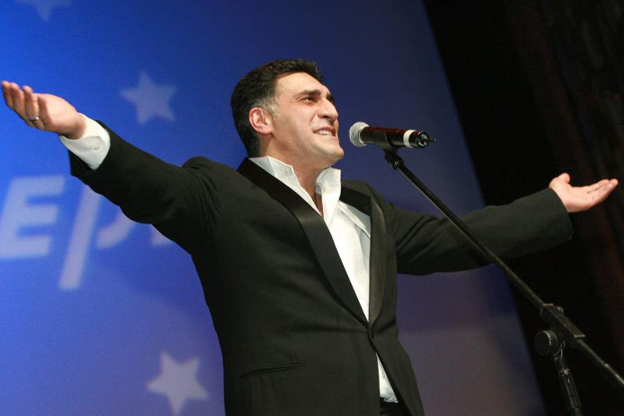 Режиссер Тигран Кеосаян во время премьеры своего фильма «Заяц над бездной». 2006 год