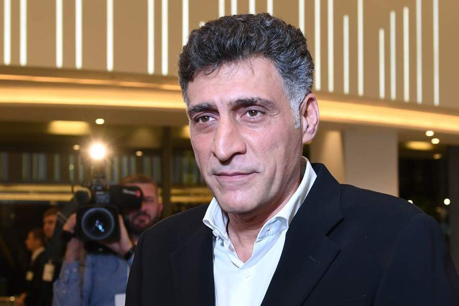 Режиссер Тигран Кеосаян во время премьеры своего фильма «Крымский мост. Сделано с любовью!» в концертном зале «Зарядье» в Москве. 2018 год