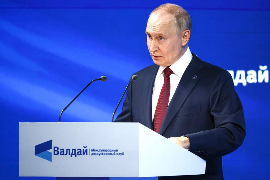 Россия. Краснодарский край. Сочи. Президент РФ Владимир Путин во время пленарной сессии "Полицентричный мир: инструкция по применению" в рамках XXII Ежегодного заседания Международного дискуссионного клуба "Валдай". Сергей Булкин/ТАСС