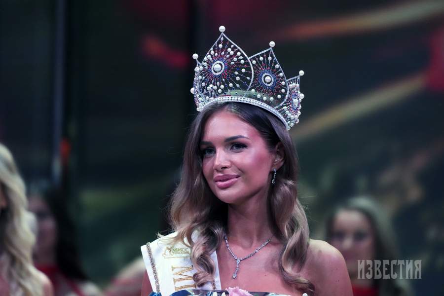 Анастасия Венза (Московская область), завоевавшая титул "Мисс Россия 2025", на финале национального конкурса "Мисс Россия 2025" в концертном зале "Барвиха Luxury Village" в Подмосковье