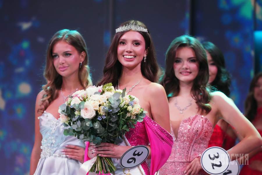 Участница национального конкурса "Мисс Россия 2025" Виктория Макарова (Сестрорецк) в концертном зале "Барвиха Luxury Village" в Подмосковье.