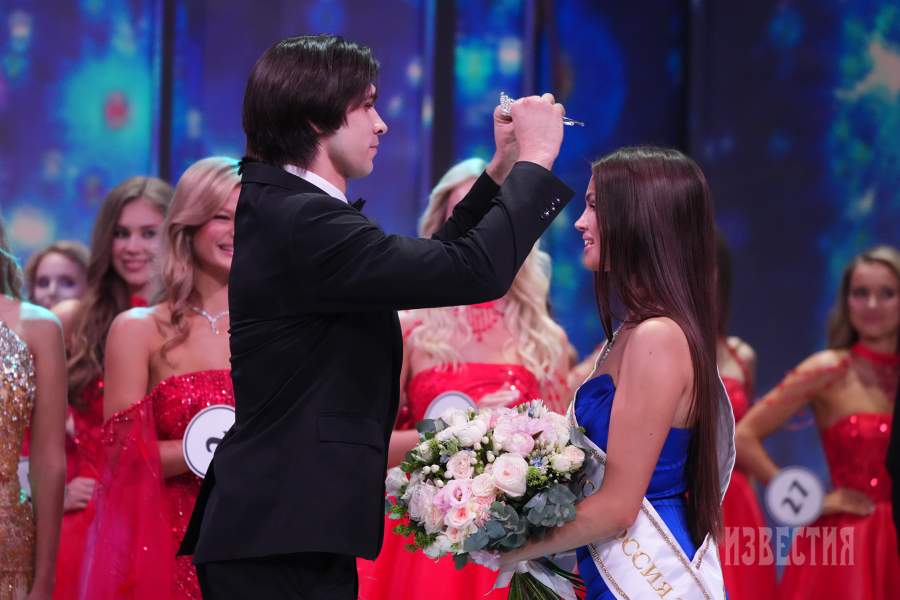 Алена Лесняк (Керчь), завоевавшая титул "Первая вице-мисс Россия 2025", на финале национального конкурса "Мисс Россия 2025" в концертном зале "Барвиха Luxury Village" в Подмосковье