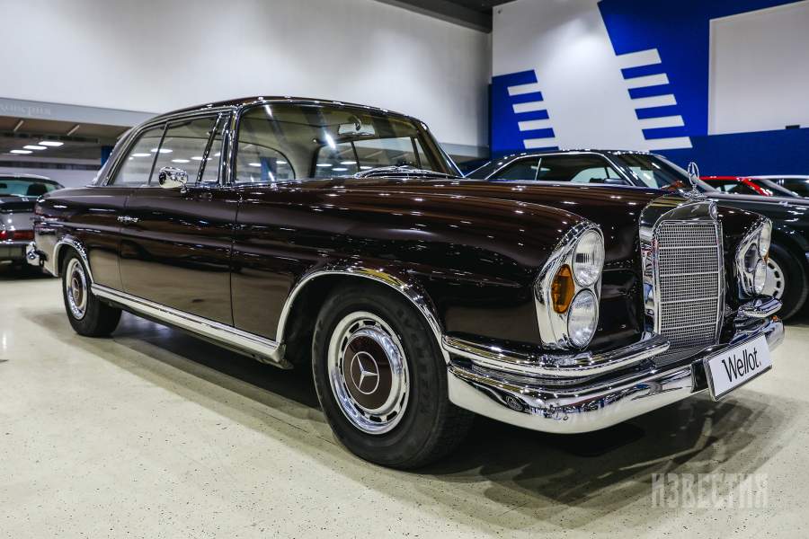 Автомобиль Mersedes-Benz 220 SEb Coupe W111 на выставке-аукционе редких автомобилей от аукционного дома Wellot