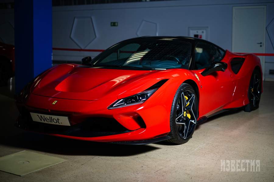 Автомобиль Ferrari F8 Tributo на выставке-аукционе редких автомобилей от аукционного дома Wellot