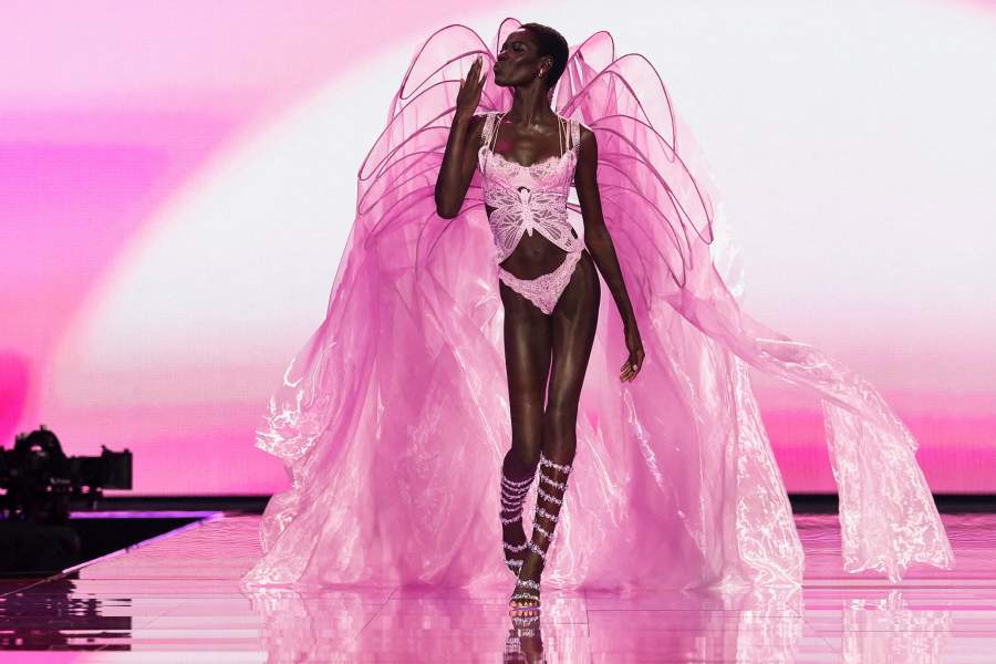 Awar Odhiang walks the runway during the 2025 Victoria's Secret Fashion Show in New York City, U.S., October 15, 2025. REUTERS/Brendan McDermid TPX IMAGES OF THE DAY