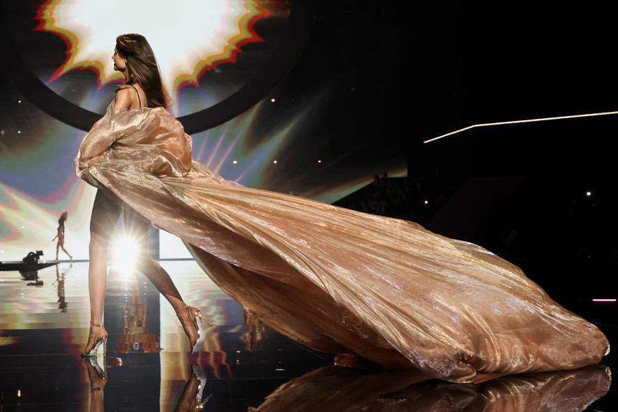 Behati Prinsloo walks the runway during the 2025 Victoria's Secret Fashion Show in New York City, U.S., October 15, 2025. REUTERS/Brendan McDermid