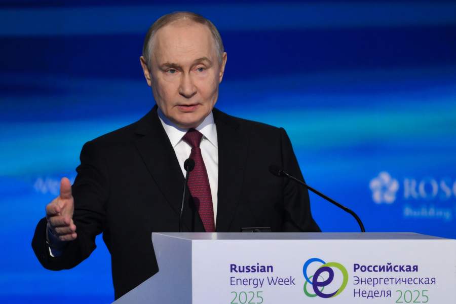 16 октября 2025. Президент РФ Владимир Путин выступает на пленарном заседании "Создавая энергетику будущего вместе" в рамках международного форума "Российская энергетическая неделя" в Москве.