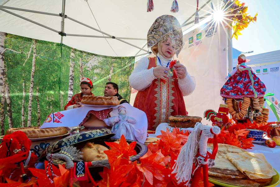 Россия. Приморский край. Владивосток. Участники празднования Дня народного единства на Центральной площади. Юрий Смитюк/ТАСС