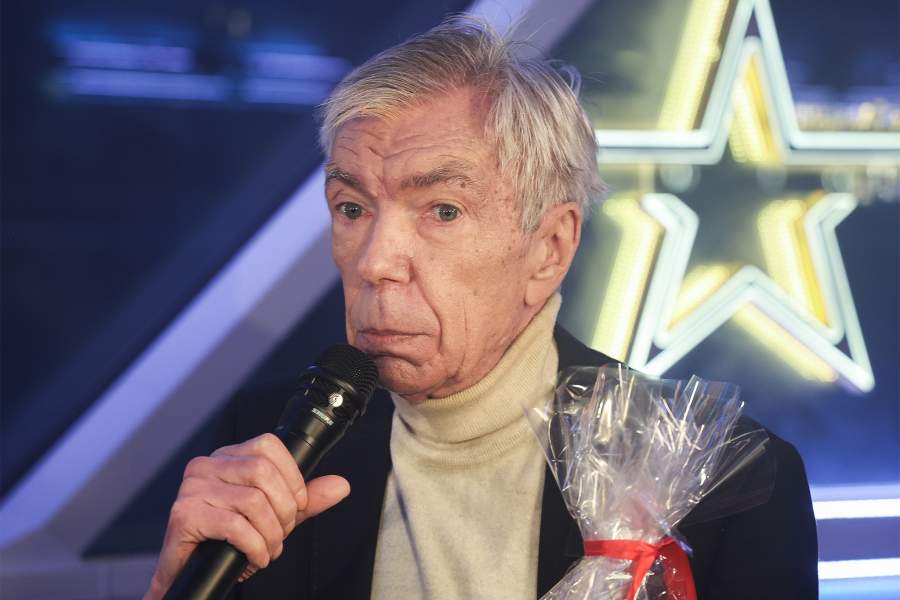 Телеведущий Юрий Николаев во время открытия новых памятных знаков в историко-познавательном комплексе "Галерея звезд отечественного телерадиовещания" во Всемирный день телевидения на территории Останкинской телебашни