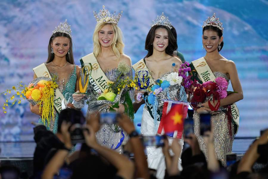 Miss Earth 2025 Natalie Puskinova of Czech Republic, second from left, poses with, from left, Miss Earth Air 2025 Soldis Ivarsdottir from Iceland, Miss Earth Water 2025 Mu Anh Trinh from Vietnam, and Miss Earth Fire 2025 Waree Ngamkham from Thailand during the Miss Earth 2025 beauty pageant on Wednesday, Nov. 5, 2025, in Manila, Philippines