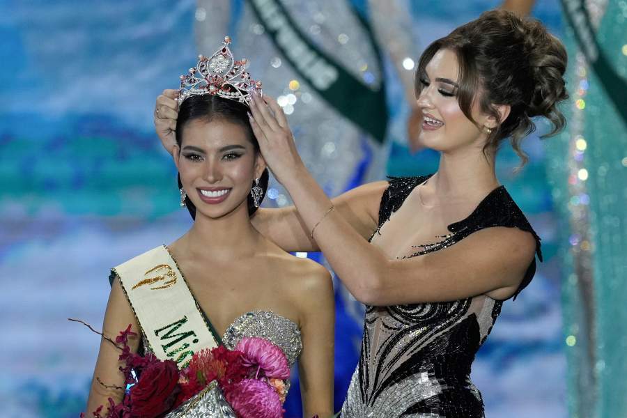 Miss Earth Fire 2025 Waree Ngamkham from Thailand is crowned during the Miss Earth 2025 beauty pageant on Wednesday, Nov. 5, 2025, in Manila, Philippines