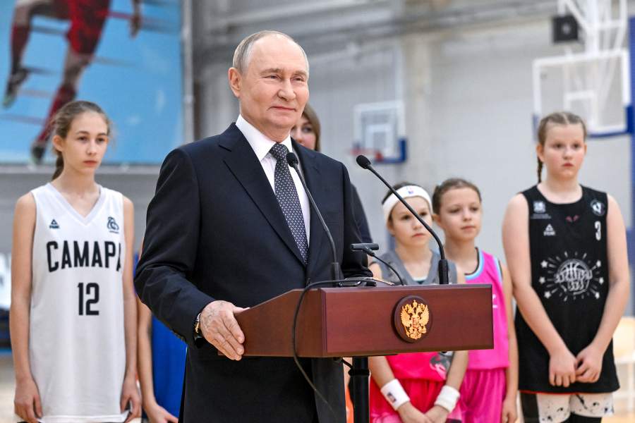 Президент РФ Владимир Путин в физкультурно-оздоровительном комплексе «Орбита» в Самаре на презентации в режиме видеоконференции новых спортивных объектов, введенных в эксплуатацию в 2025 году