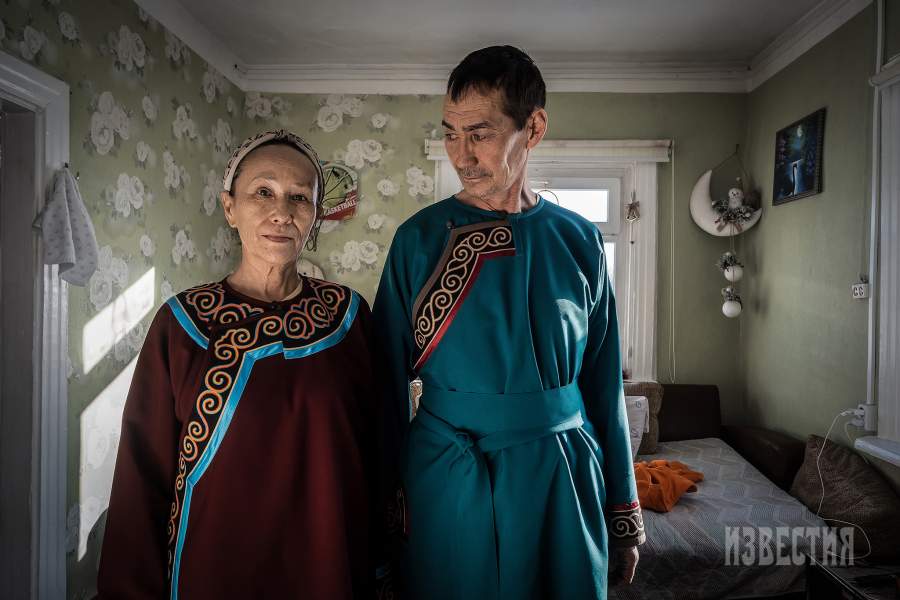  Герман и Анжела — представители коренных малочисленных народов Севера (нивхов и уйльта). Познакомились еще в интернате в поселке Ноглики. Сейчас супругам по 60 лет, а в марте они отметят 39 лет со дня свадьбы