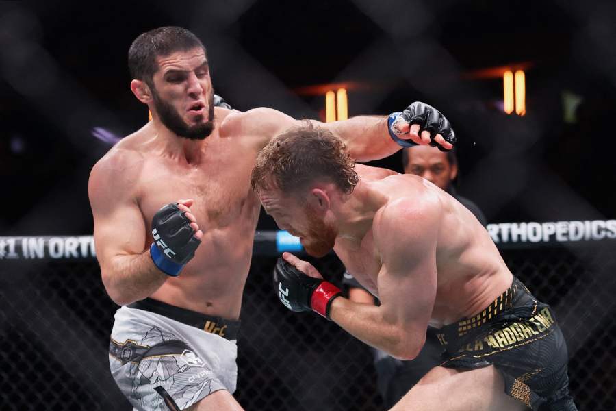 Nov 15, 2025; New York, NY, UNITED STATES; Islam Makhachev (blue gloves) fights Jack Della Maddalena (red gloves) in the 