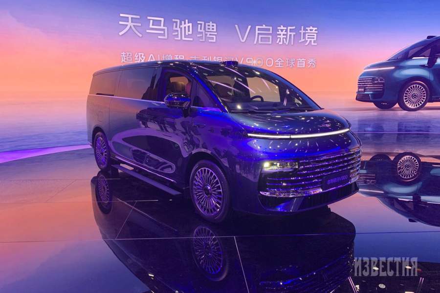 На стенде Geely главным дебютантом был гибридный минивэн премиум класса Galaxy V900. Автомобиль доступен с шестью или восемью раздельными креслами