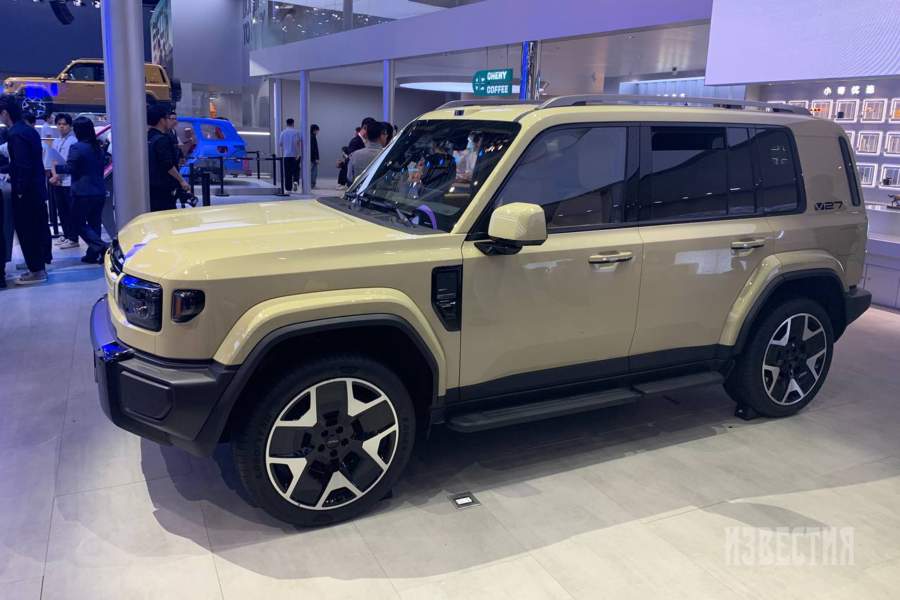 Представленный в Гуанчжоу гибридный кроссовер iCaur появится в России в начале 2026 года