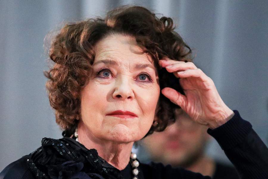 Лариса Голубкина (9 марта 1940 – 22 марта 2025) — народная артистка РСФСР, звезда фильма «Гусарская баллада». Скончалась 22 марта 2025 года в возрасте 85 лет от рака крови третьей степени. Последние годы жизни провела в пансионате для пожилых людей в подмосковном поселке Барвиха. 