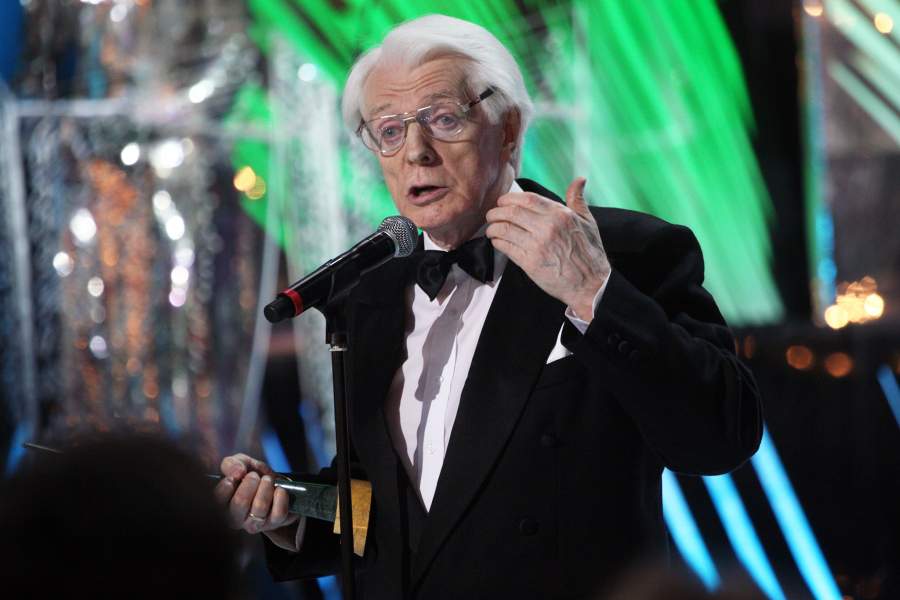 Олег Стриженов (4 января 1929 – 22 апреля 2025) — народный артист СССР, исполнитель ролей в фильмах «Звезда пленительного счастья» и «Овод». Скончался в феврале 2025 года после перенесённого ишемического инсульта.