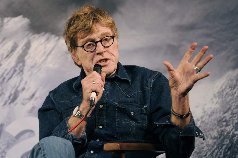 Роберт Редфорд (18 августа 1936 года – 16 сентября 2025 года) — американский актер, кинорежиссер, продюсер и бизнесмен. Лауреат премии «Оскар» за лучшую режиссуру — является одним из шести режиссеров в истории мирового кинематографа, получивших эту награду за дебютный фильм