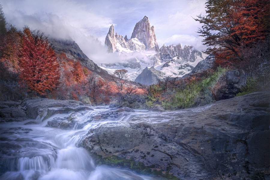 Joyce Bealer (США) «Фитц Рой и каскады». Место съёмки: Патагония, Аргентина. 3-е место в номинации «Лучший пейзажный фотограф года»
