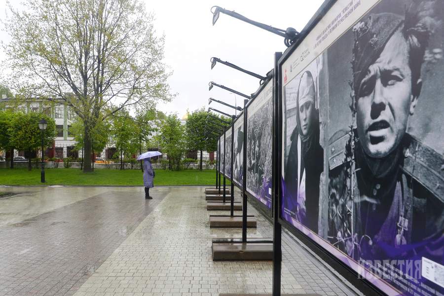  Открытие выставки военных фотографий МИЦ «Известия» в саду «Эрмитаж»