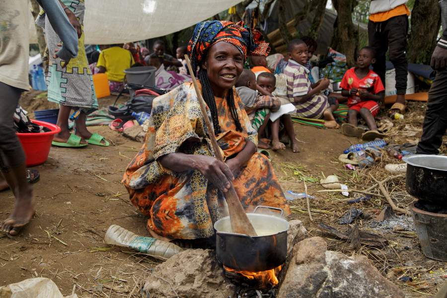 A Congolese woman prepares food at a reception center in Gatumba, a police camp near the border post that temporarily shelters people who fled renewed tensions between M23 rebels and the Armed Forces of the Democratic Republic of the Congo (FARDC), in Gatumba, Burundi, December 11, 2025. REUTERS/Evrard Ngendakumana
