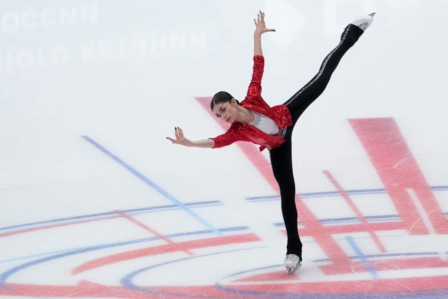 Аделия Петросян выступает в короткой программе женского одиночного катания на чемпионате России по фигурному катанию 2026 в Санкт-Петербурге