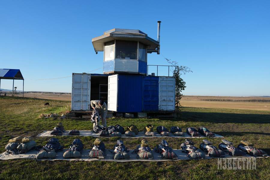 Подготовка парашютов к прыжкам