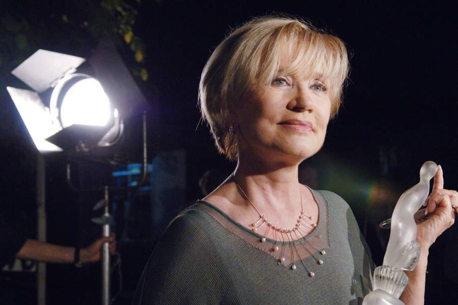 Лауреат театральной премии «Хрустальная Турандот» в номинации «Лучшая женская роль» — Вера Алентова. Церемония награждения состоялась в музее-усадьбе «Кусково». 2006 год