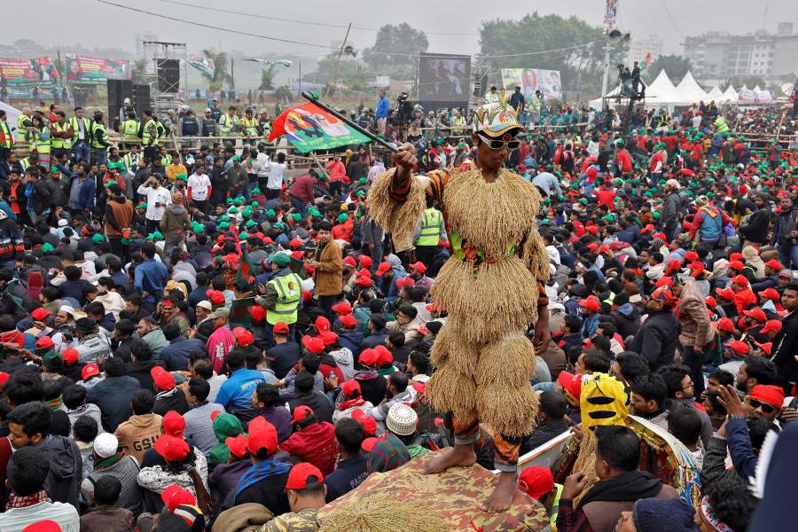 Supporters of the Bangladesh Nationalist Party (BNP) gather to join a grand rally to welcome BNP acting chairman Tarique Rahman, in Dhaka, Bangladesh, December 25, 2025. REUTERS/Mohammad Ponir Hossain