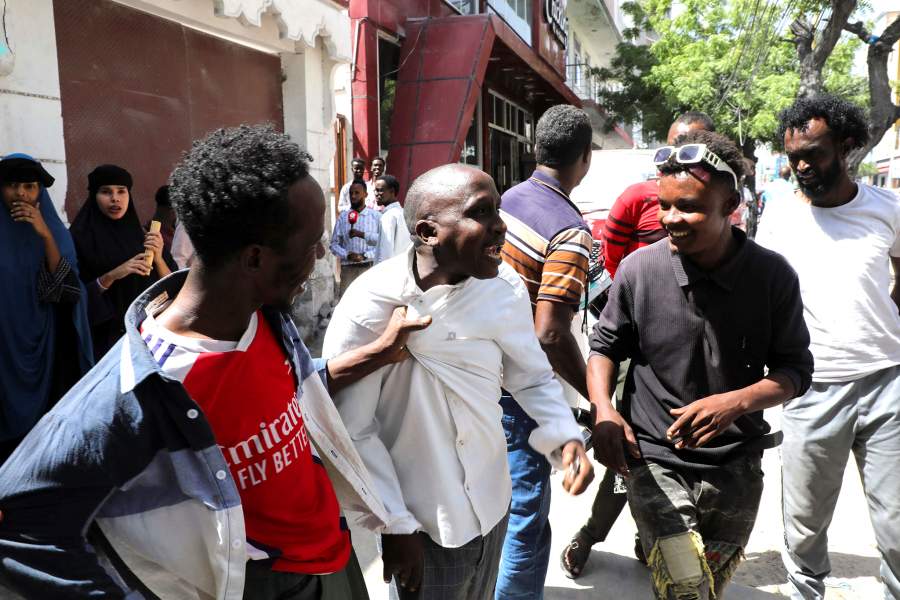 Somalis react to a man as they debate on the streets after Israel became the first country to formally recognise the self-declared Republic of Somaliland as an independent and sovereign state, a decision that could reshape regional dynamics and test Somalia's longstanding opposition to secession, in Mogadishu, Somalia, December 27, 2025. REUTERS/Feisal Omar