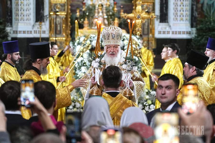 Россия. Москва. Патриарх Московский и всея Руси Кирилл во время праздничного богослужения по случаю Рождества Христова в кафедральном соборном храме Христа Спасителя