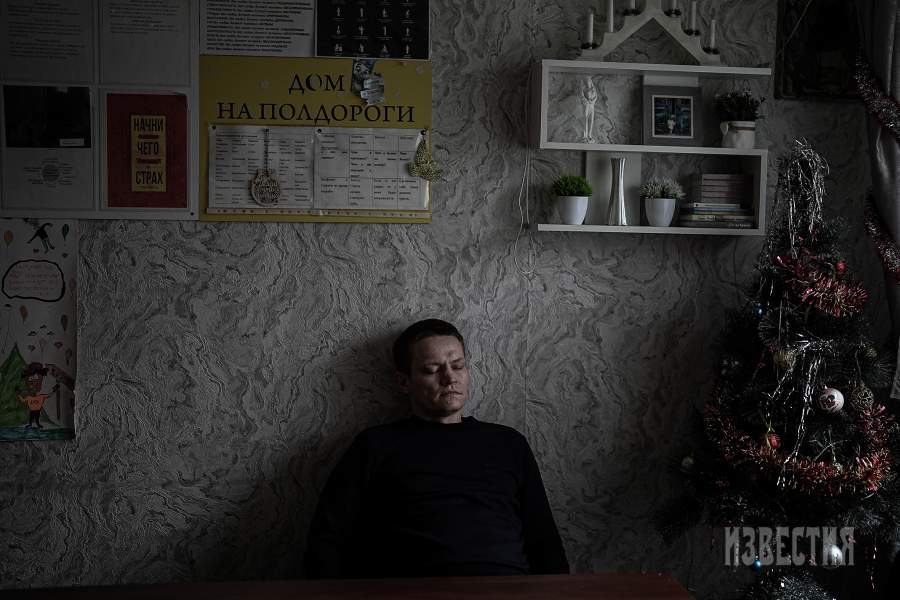 Отдельного внимания требует помощь людям с алкогольной зависимостью. Проект «Дом на полдороги» предназначен для бездомных мужчин, готовых признать проблему и работать над ее решением