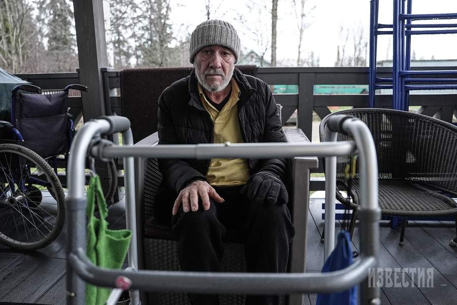 Многие участники оказались на улице потому, что не получили своевременной помощи: чаще всего люди начинают пить уже после потери жилья, из-за безысходности и одиночества. «Дом на полдороги» дает шанс разорвать этот сценарий и начать новую жизнь