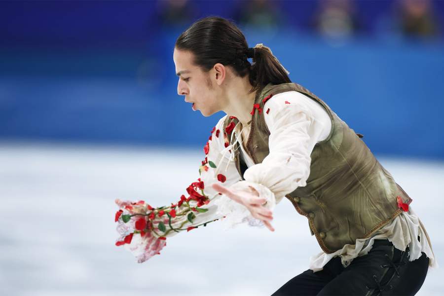 Российский фигурист Петр Гуменник выступает с короткой программой мужского одиночного катания на XXV зимних Олимпийских играх в Милане