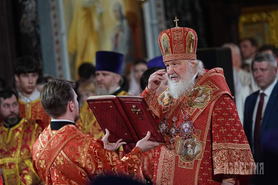 Патриарх Кирилл начал праздничное богослужение