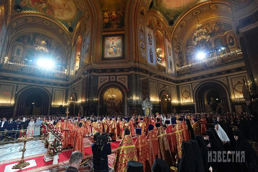 Праздничное пасхальное богослужение в храме Христа Спасителя в Москве