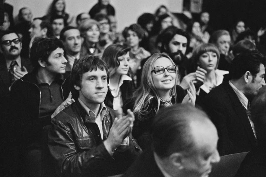 Французская актриса кино, театра Марина Влади и артист Театра на Таганке Владимир Семенович Высоцкий (1938-1980) в зрительном зале. 29.09.1977