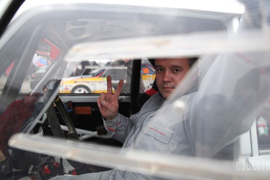 Пилот раллийной команды