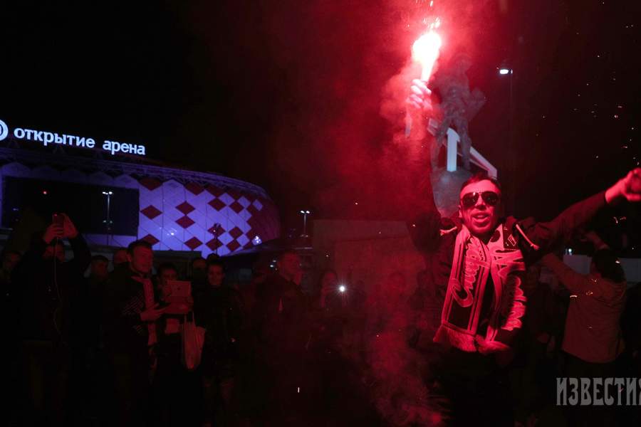 Фанаты «Спартака» празднуют победу клуба в чемпионате России