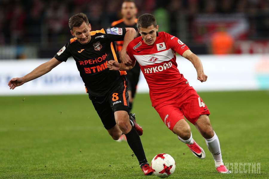 Александр Павленко («Урал») и Роман Зобнин («Спартак»)