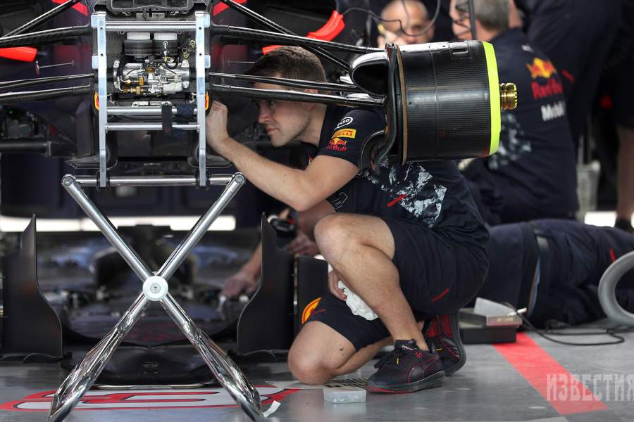 Техники команды Red Bull