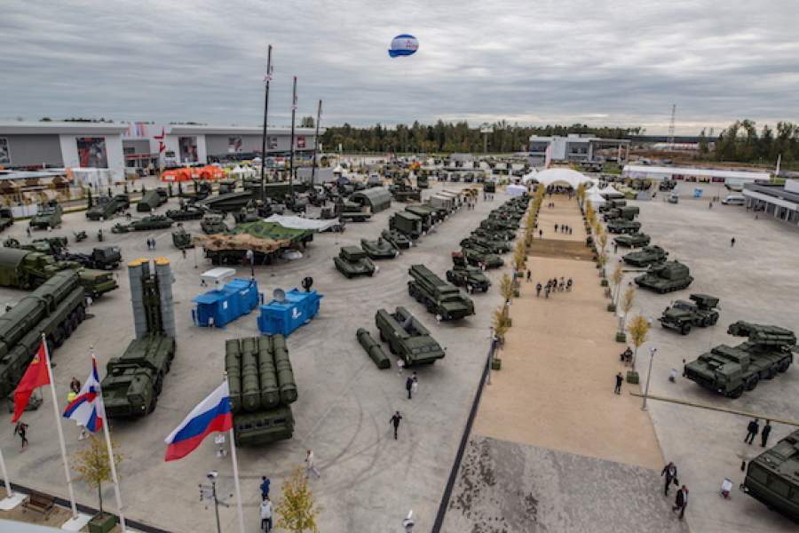 Военная техника выставлена для демонстрации в рамках военно-технического форума «Армия-2016», Алабино. Фото: ТАСС/пресс-служба Министерства обороны РФ/Сергей Бобылев