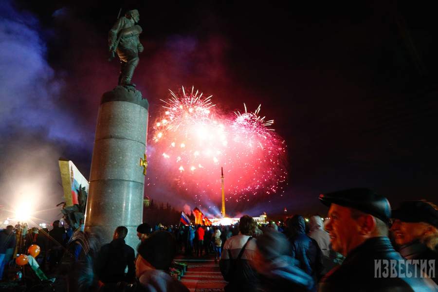 Праздничный салют на Поклонной горе