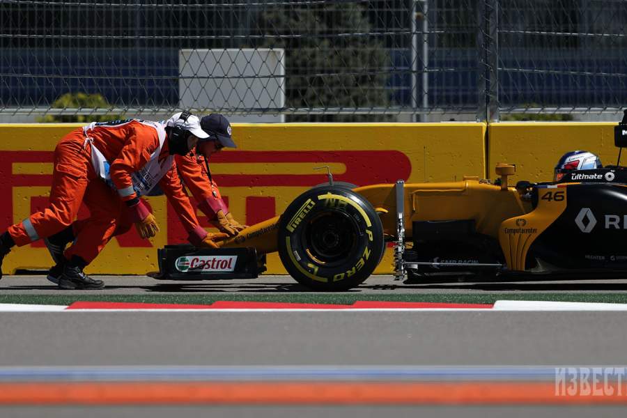 Сергей Сироткин (Renault) на практических заездах