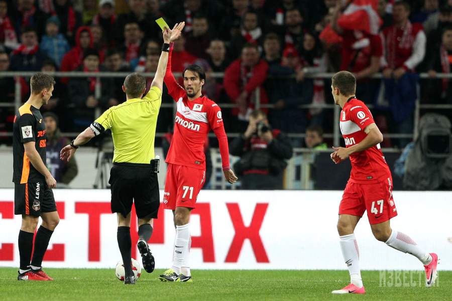 Игрок команды «Спартак» Ивелин Попов получил желтую карточку