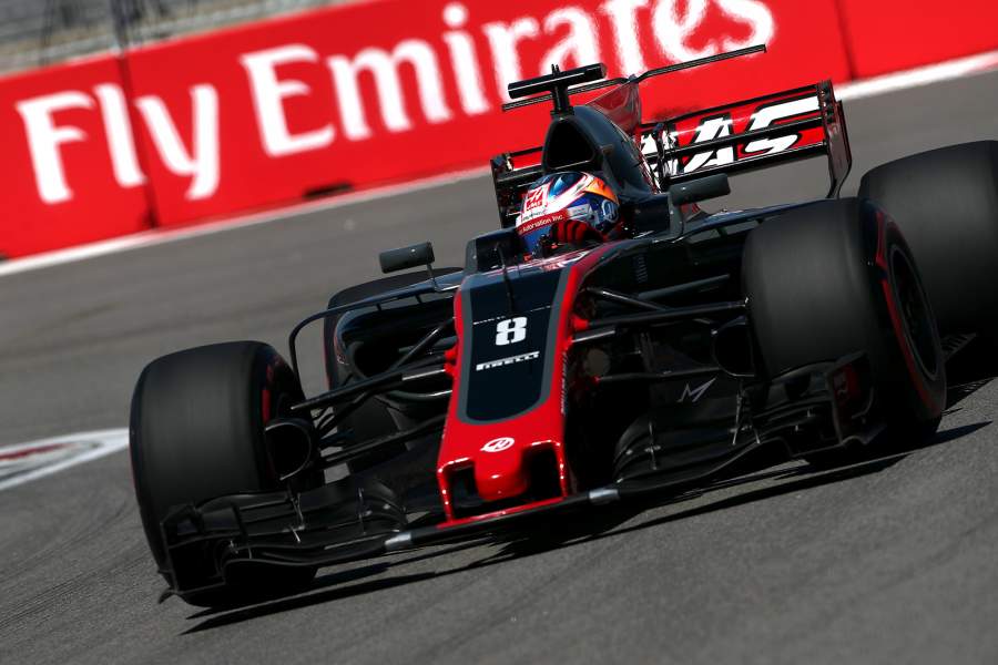 Гонщик команды Haas Ромен Грожан